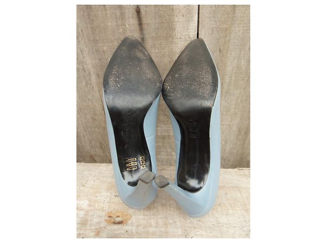 Sapatos de salto Charles Jourdan em pele cinza - vista 7