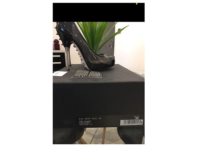 Zapatos de tacón Dsquared2 en charol negro con tachuelas - vista 3