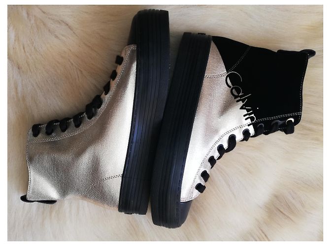 Nuevas zapatillas altas de Calvin Klein - vista 2