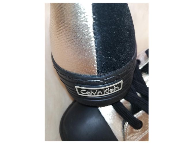 Nuevas zapatillas altas de Calvin Klein - vista 3