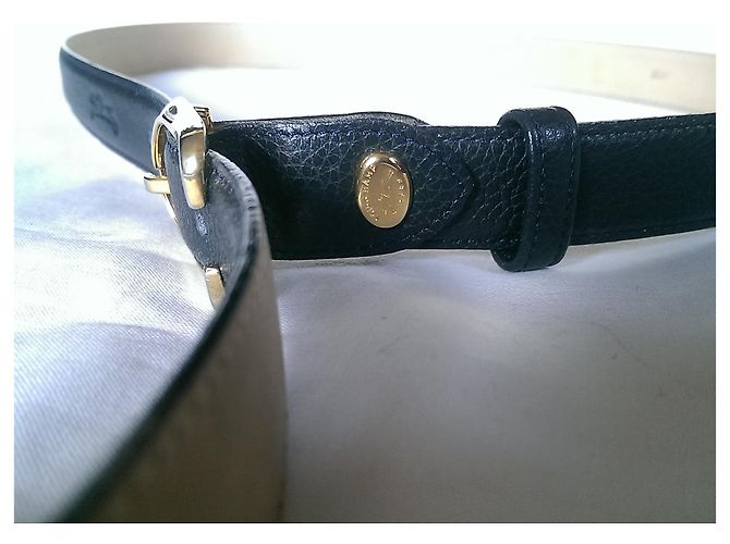 Cinturón Longchamp de cuero negro con hebilla dorada - vista 5