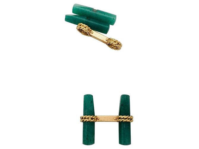 Van Cleef & Arpels cuff links in yellow gold and green aventurine. - view 2