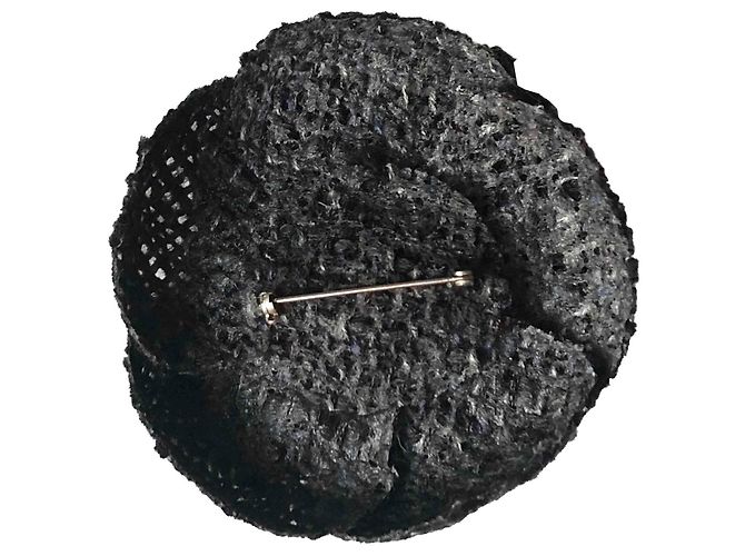 Chanel, Spilla Camelia tweed nero grigio - vista 2