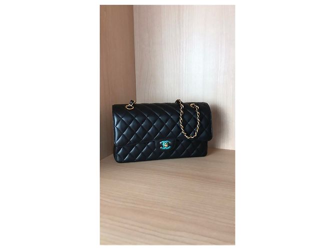 CHANEL GEFÜTTERTE KLAPPSTASCHE Schwarz Golden - Ansicht 4