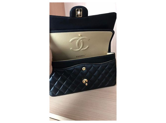 CHANEL GEFÜTTERTE KLAPPSTASCHE Schwarz Golden - Ansicht 8