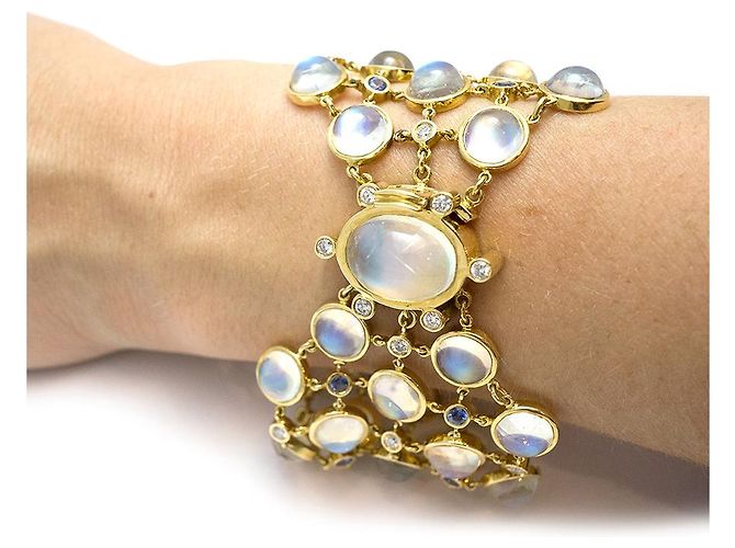 Temple St Clair St Clair Temple "Rainbow Moonstone" pulseira de ouro amarelo, pedras da lua, diamantes e safiras. - vista 3