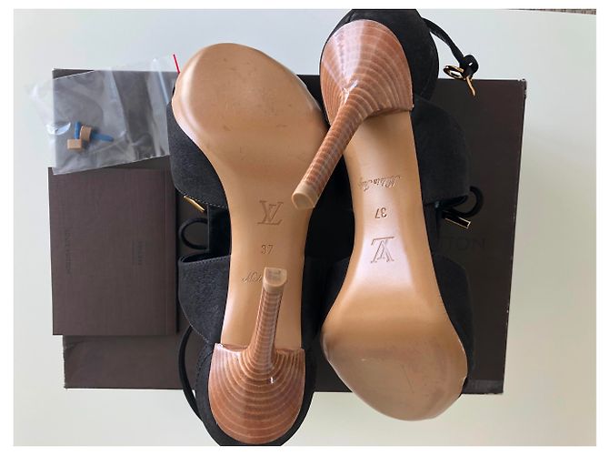 Décolleté Louis Vuitton Corfu in pelle d'agnello marrone scuro - vista 3