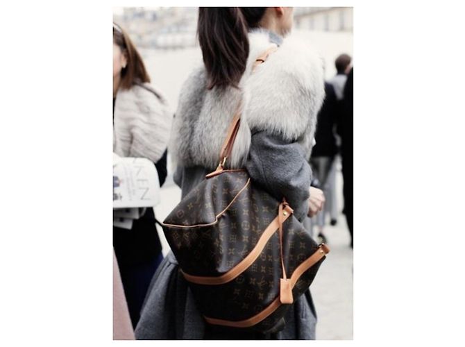 Louis Vuitton Abrigo de lana blanco de piel de zorro capelet Gris - vista 14