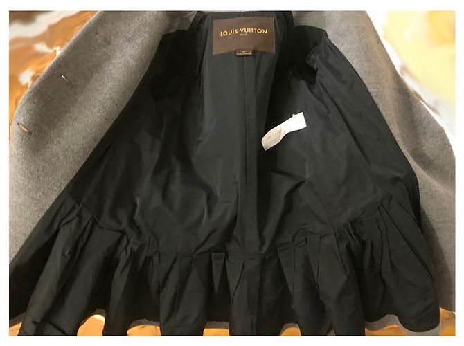 Louis Vuitton Abrigo de lana blanco de piel de zorro capelet Gris - vista 16