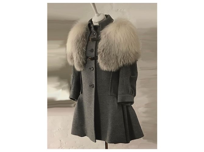 Louis Vuitton Abrigo de lana blanco de piel de zorro capelet Gris - vista 17