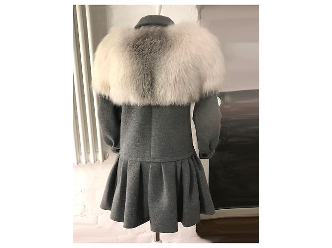 Louis Vuitton Abrigo de lana blanco de piel de zorro capelet Gris - vista 4
