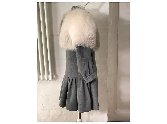 Louis Vuitton Abrigo de lana blanco de piel de zorro capelet Gris - vista 5