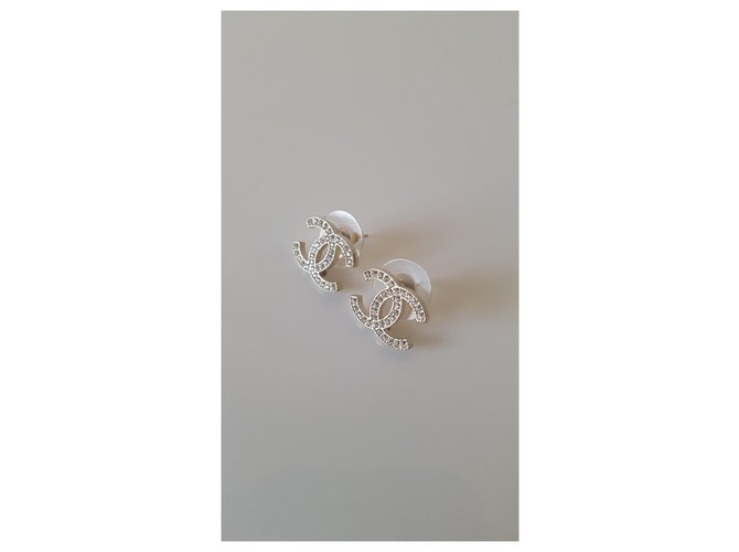 Nuovi orecchini Chanel D'oro - vista 3
