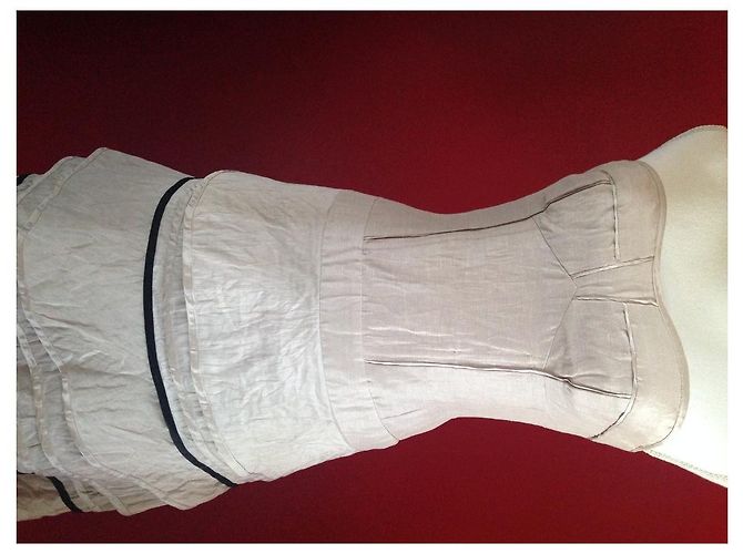 Vestido strapless com folhos Reiss em seda e linho rosa e preto - vista 2