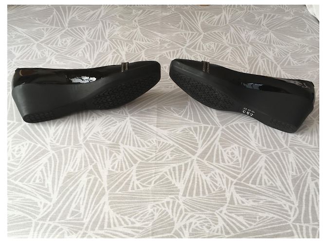 Décolleté Geox in vernice nera con zeppa Nero - vista 4