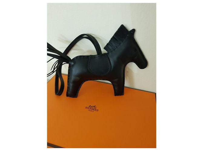 Hermès Rodeo So Black Charm per Borsa in Pelle Nero - vista 3