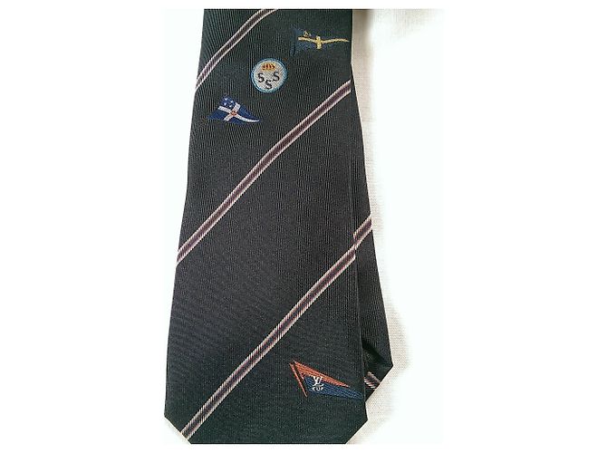 Louis Vuitton Cravatta Slim in Seta Blu Navy a Righe - vista 3