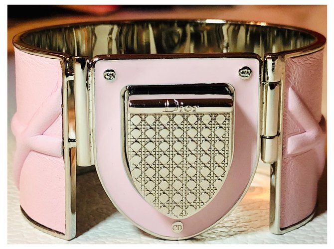 Dior Diorama cuff bracelet Silvery Pink Leather Metal ref.118592 Joli
