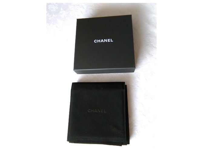 Cinturón de cuero con hebilla chapado en oro de CHANEL Negro Dorado - vista 9