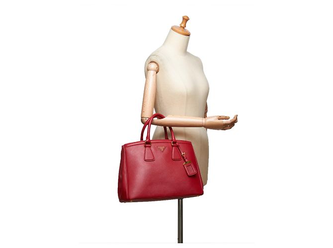 Prada Red Saffiano Vernice Parabole Handbag - vista 8