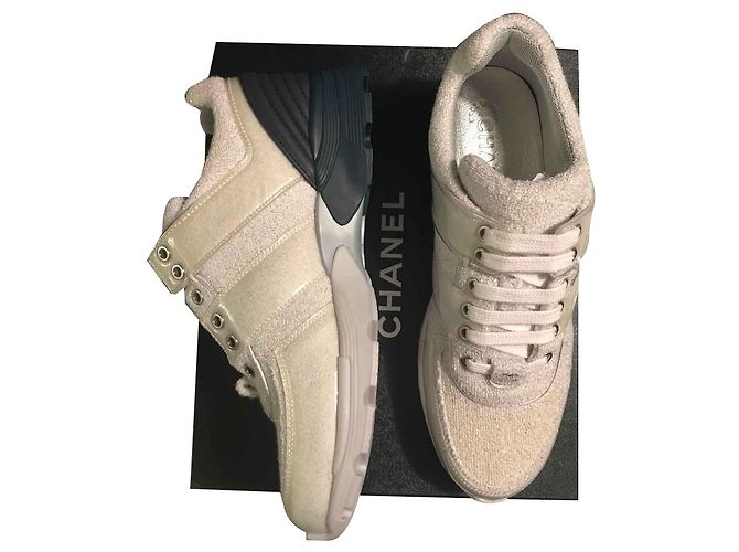 Sneaker Chanel nero / blu grigio in pelle e tweed Bianco sporco - vista 2