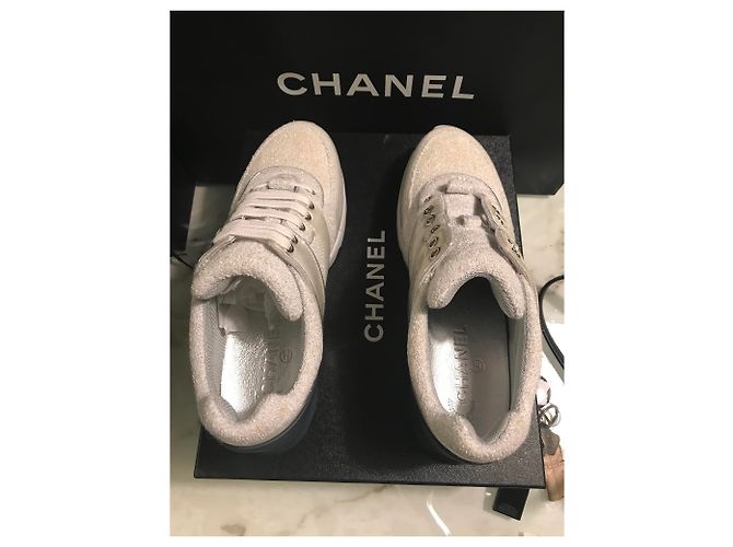 Sneaker Chanel nero / blu grigio in pelle e tweed Bianco sporco - vista 3