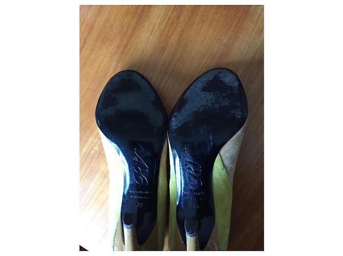 Roger Vivier Absatzschuhe aus Hirschleder Gelb Sand Senf - Ansicht 4