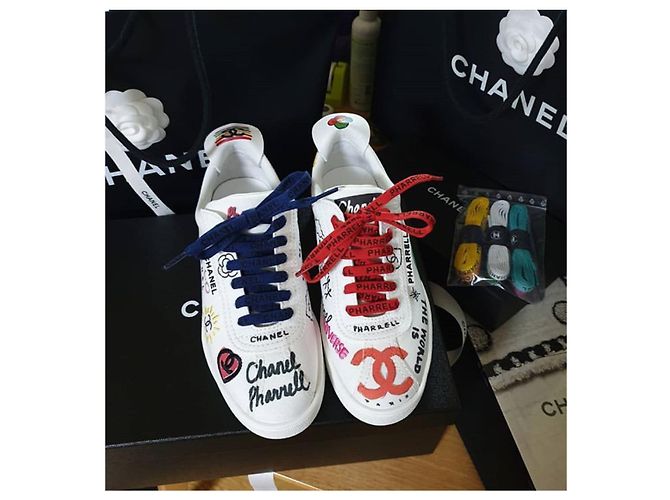 Collaborazione di CHANEL x PHARRELL Bianco - vista 2