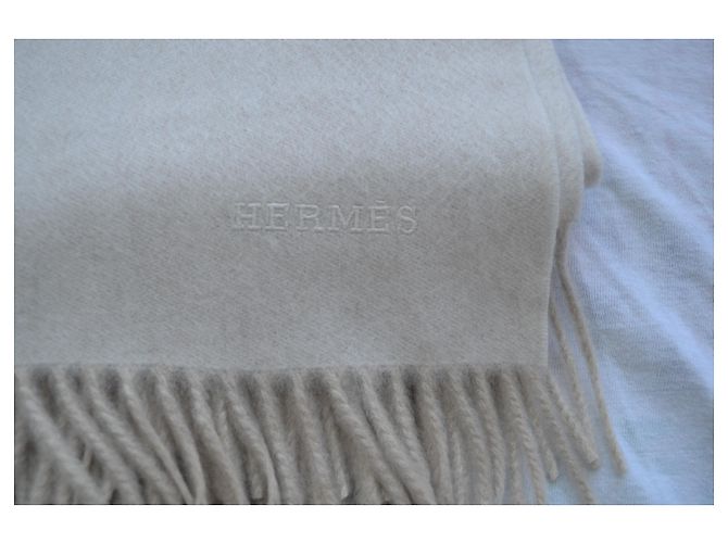 Poncho Hermès in cashmere beige - vista 4