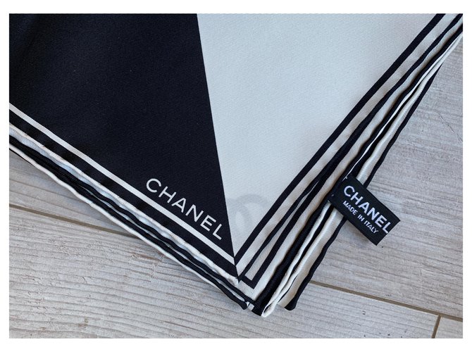 Chanel Square Nero in seta ecrù Crudo - vista 5