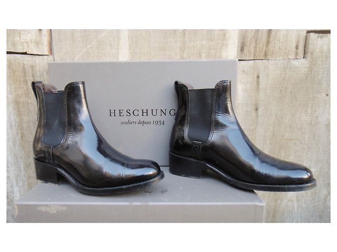 Botines chelsea modelo Heschung Judy en acabado barnizado. Negro - vista 2