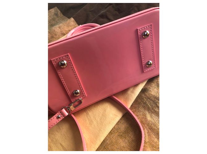 Louis Vuitton Alma BB Rosa in Vernice - vista 4