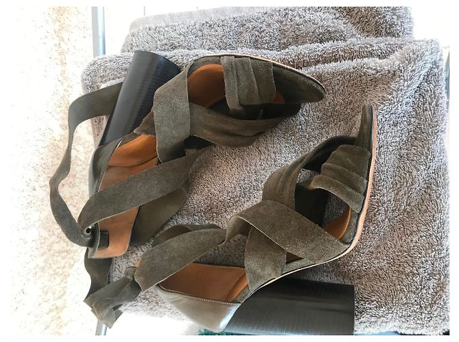 Sandali con tacco Isabel Marant in scamosciato e pelle kaki Cachi - vista 10