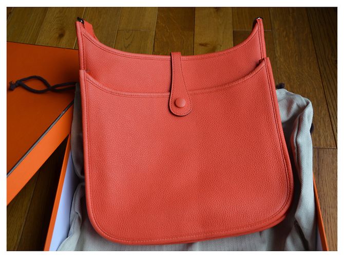 Borsa Hermès Evelyne III 29 Toro Maurice Capucine Rosso Arancione Corallo - vista 3