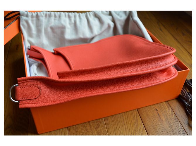 Borsa Hermès Evelyne III 29 Toro Maurice Capucine Rosso Arancione Corallo - vista 5