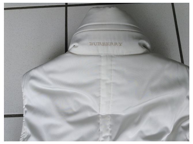 Burberry chaqueta sin mangas con cinturón. Blanco roto - vista 3