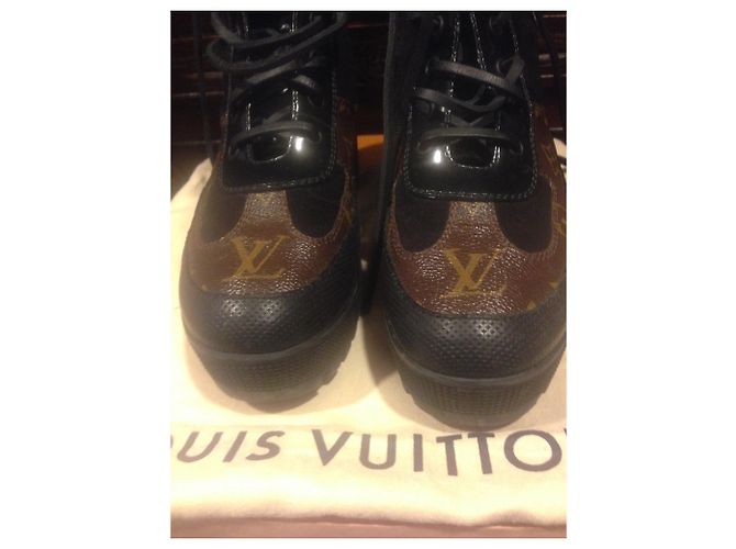 Louis Vuitton VUITTON WORLD TOUR DESERT BOOTS Castaño - vista 7