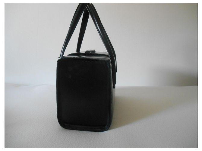 Borsa cubica Panthère Cartier in pelle nera Nero - vista 2