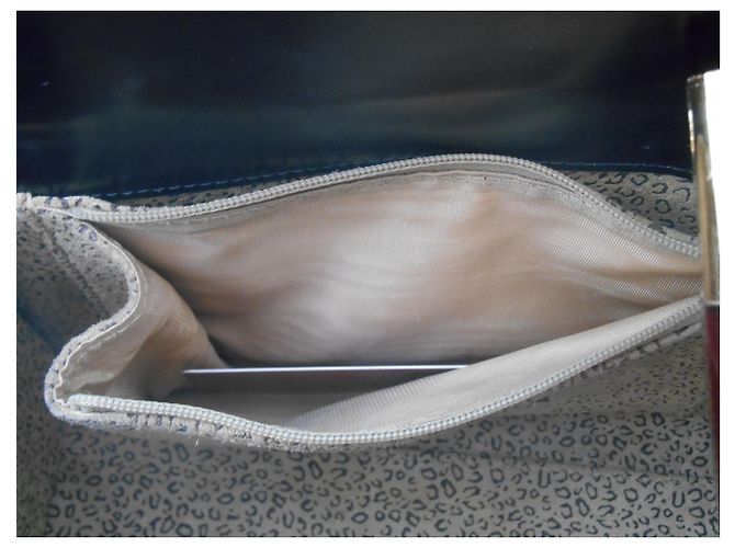Borsa cubica Panthère Cartier in pelle nera Nero - vista 5