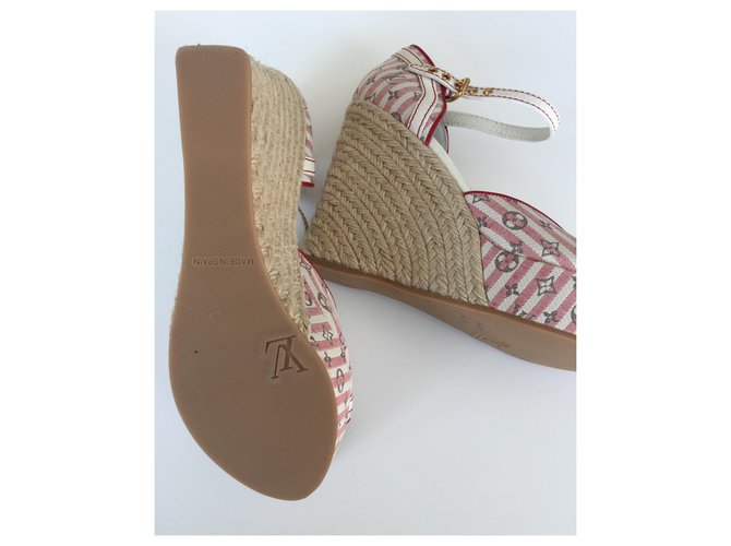 Louis Vuitton Mini Lin Croisette Monogram Wedge Sandal Rosso Beige - vista 4