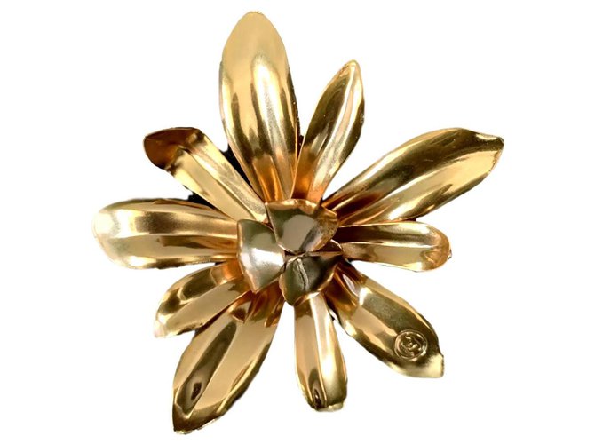 Chanel Sublimage Brooch D'oro - vista 2