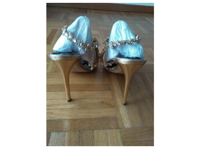 VICINI-SANDALEN MIT EMBELLISHMENTS Golden - Ansicht 3