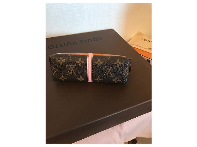 Estuche de cosméticos Louis Vuitton. - vista 5