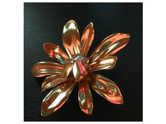 Chanel Sublimage Brooch D'oro - vista 6
