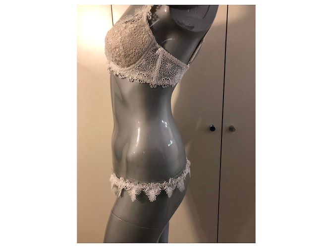 Autre Marque Milesia Set Weiß Spitze BH 85C und String - Ansicht 3