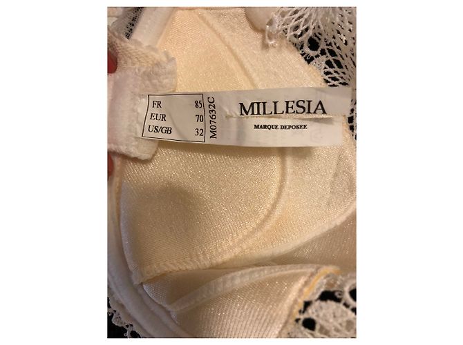Autre Marque Milesia Set Weiß Spitze BH 85C und String - Ansicht 6