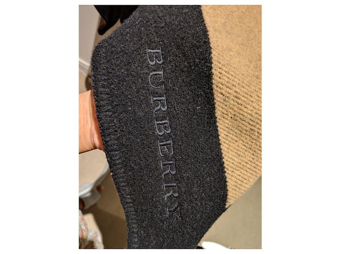 Burberry Poncho aus Kaschmir und Wolle Schwarz Caramel Karamell - Ansicht 6