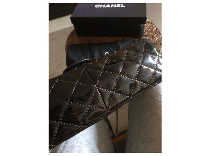 Borsa a mano Chanel 2.55 in vernice marrone - vista 11
