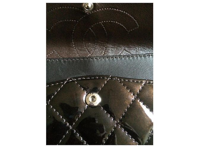 Borsa a mano Chanel 2.55 in vernice marrone - vista 7