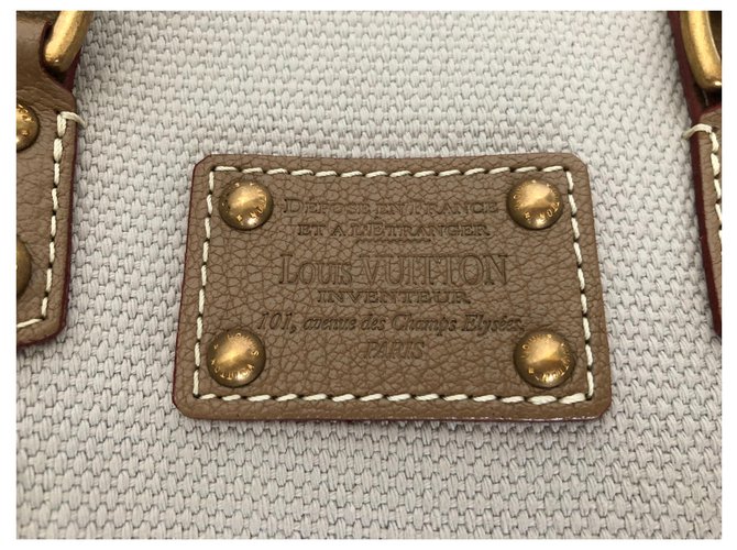 Louis Vuitton Peso piuma TRIANON verticale Beige - vista 3